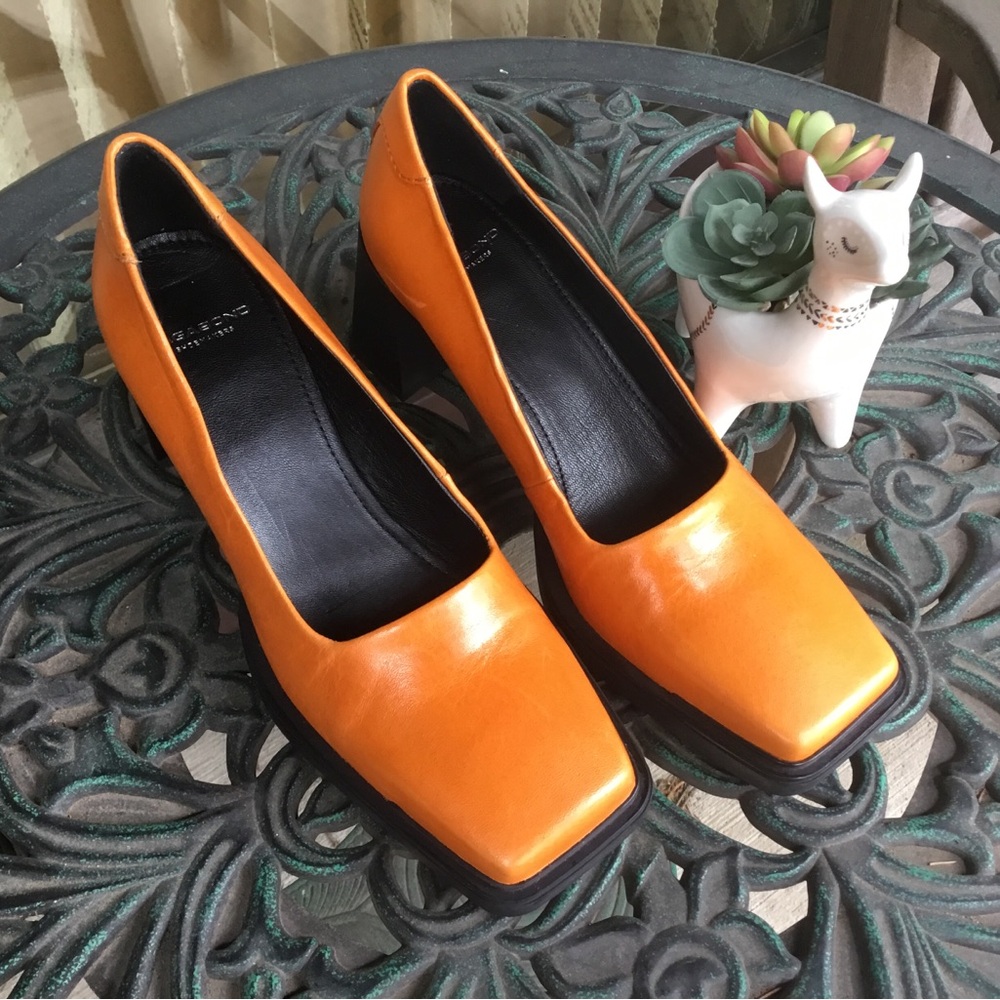 Vagabond “Edwina”  Orange Square-Toe Women’s Pumps